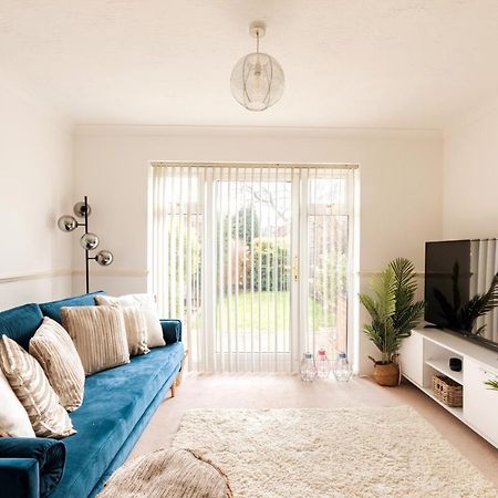Surrey Stays - 2 Bedroom House, Rh1, Contractors Welcome, Sleeps 5 Max, 2 Parking Spaces, Near Town Centre, Train Station And Gatwick Airport Redhill  Dış mekan fotoğraf